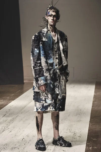 Look 27